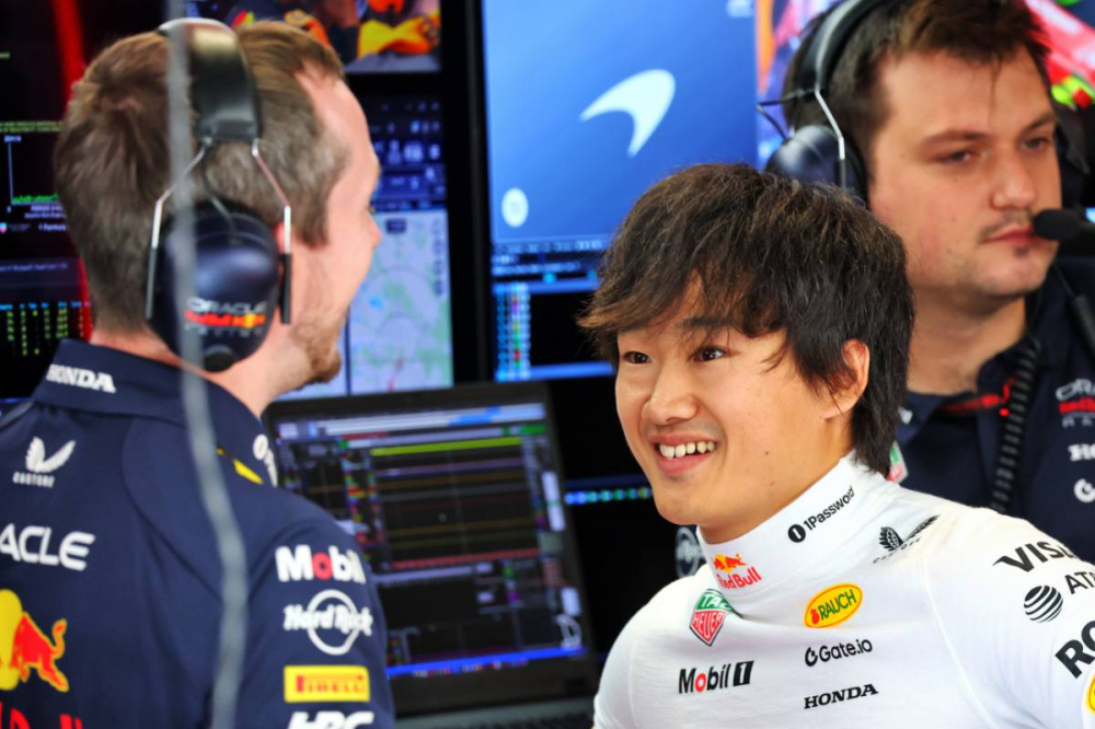 Yuki Tsunoda se rapproche de Verstappen : 