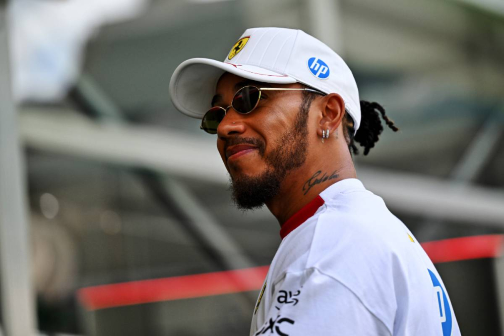 Lewis Hamilton se confie : travail acharné, projets secrets et sacrifices loin des circuits