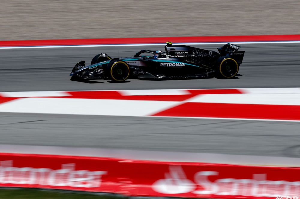 Villeneuve doute que Mercedes F1 ait un avantage moteur en 2026