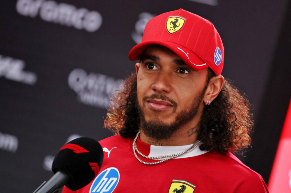 Lewis Hamilton brisé par Ferrari : 90 % de l’équipe n’aurait jamais voulu de lui