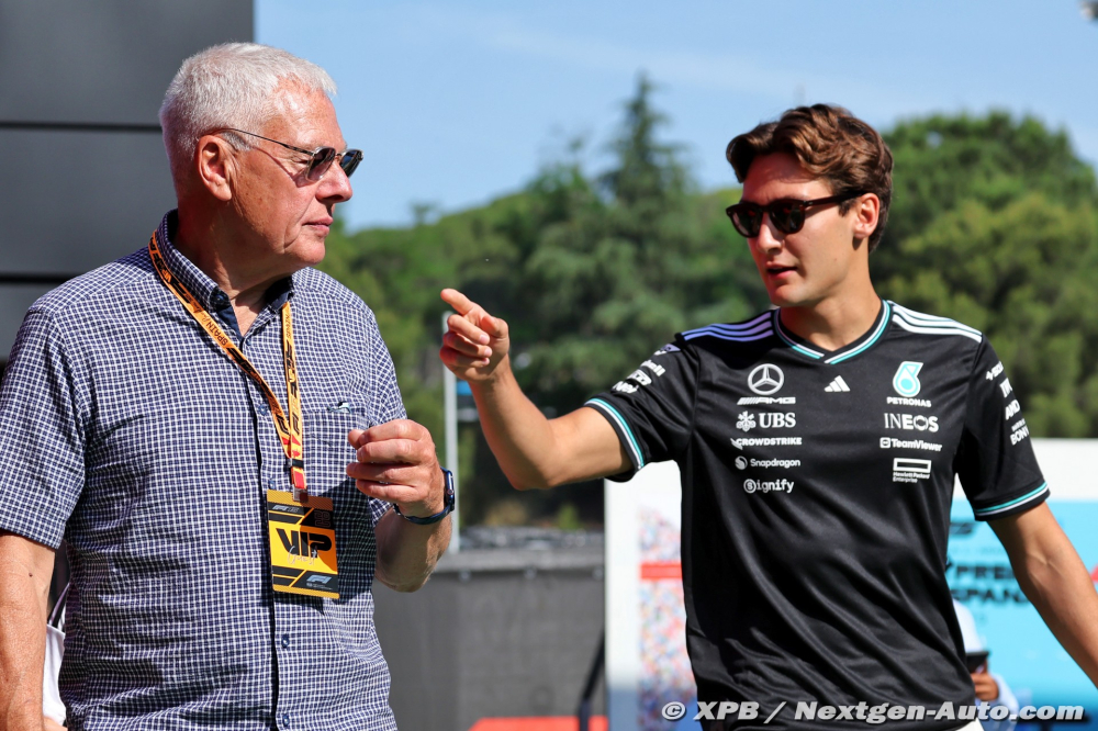 Russell raconte avoir été 'forgé' par un père 'très dur' avec lui