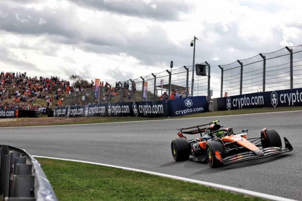 EL1 : Norris devant Piastri, Antonelli et... Verstappen dans le bac !