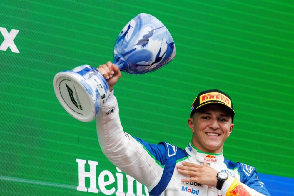 GP des Pays-Bas : Isack Hadjar a cassé la coupe qui lui a été remise après le premier podium de sa carrière