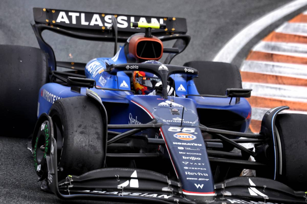 Carlos Sainz furieux contre la FIA après une pénalité jugée 