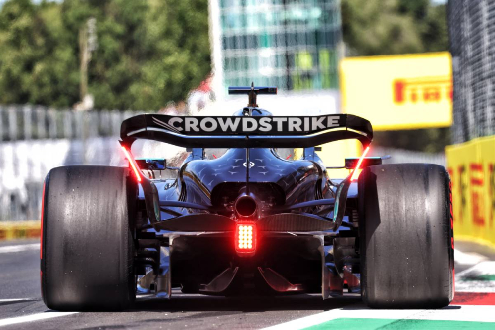 George Russell reconnaît une erreur de communication après une stratégie pneus controversée à Monza