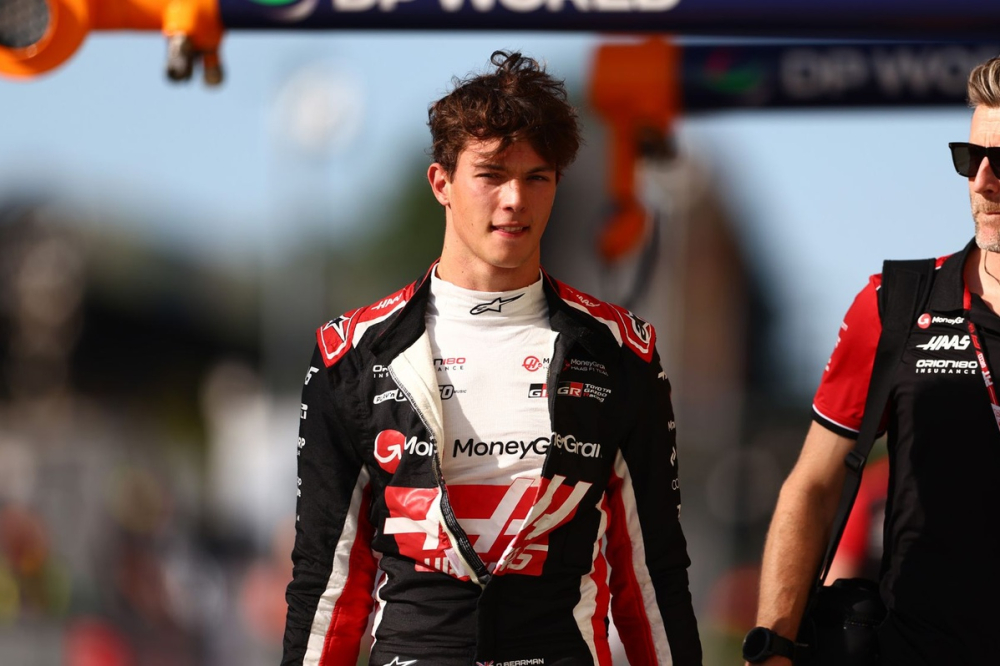 Bearman au bord de la suspension après l'accrochage avec Sainz