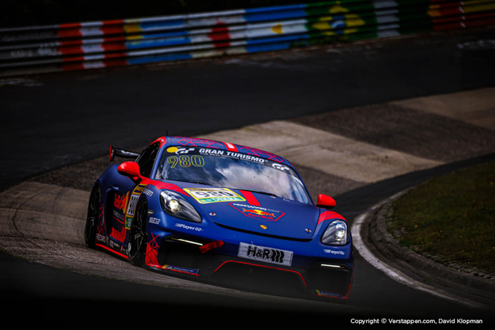 Verstappen a brillé sur la Nordschleife mais son permis A est en attente