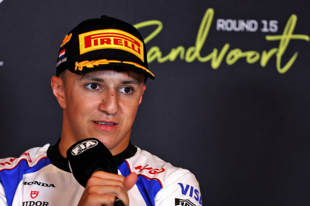 Isack Hadjar face à l’énorme défi Verstappen : excitation et appréhension pour 2026