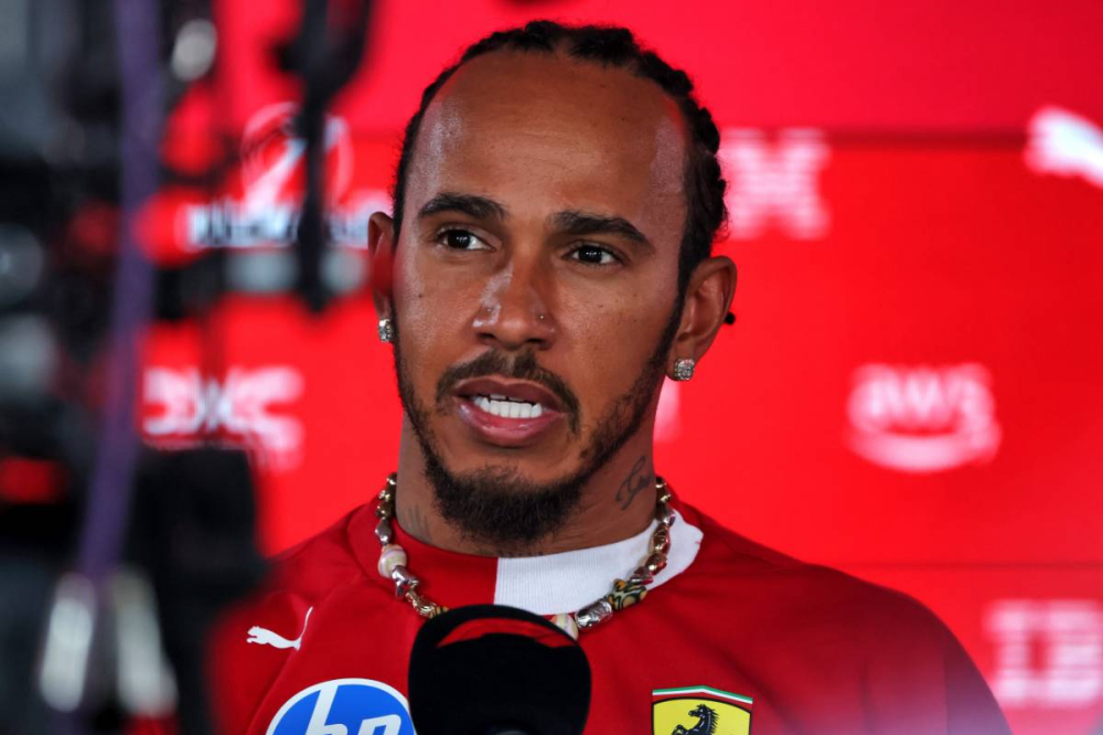 Lewis Hamilton choque ses fans : il vend toutes ses voitures pour se tourner vers l’art africain