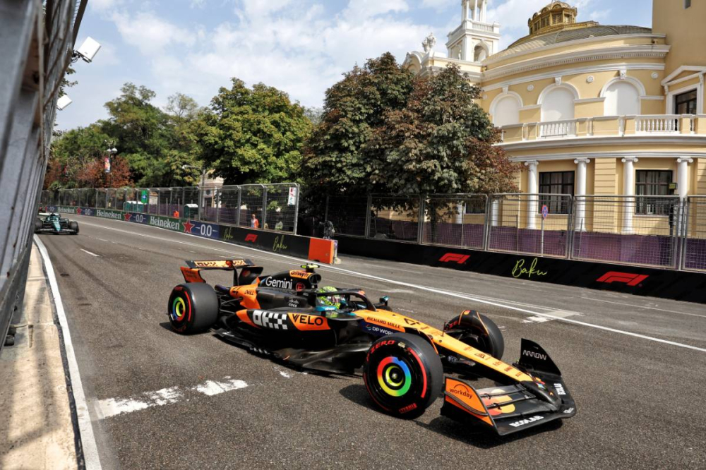 Lando Norris dompte Bakou et signe le meilleur temps des EL1 malgré une séance chaotique