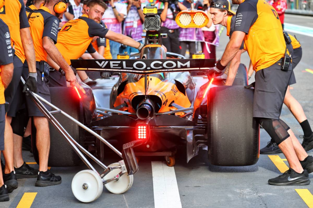 Norris détruit sa McLaren à Bakou : un vendredi cauchemar pour McLaren face aux Ferrari