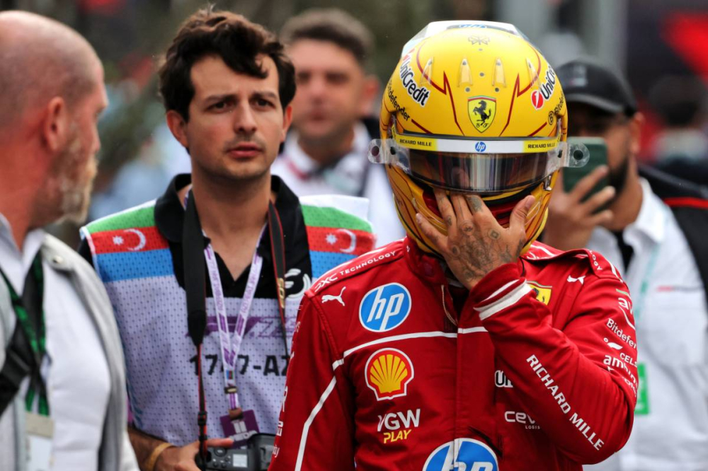 Lewis Hamilton coincé par le plafond budgétaire : une saison frustrante avant la révolution 2026