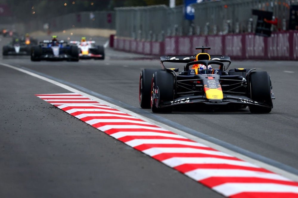 Course - Verstappen sans partage, Piastri K.-O. à Bakou !