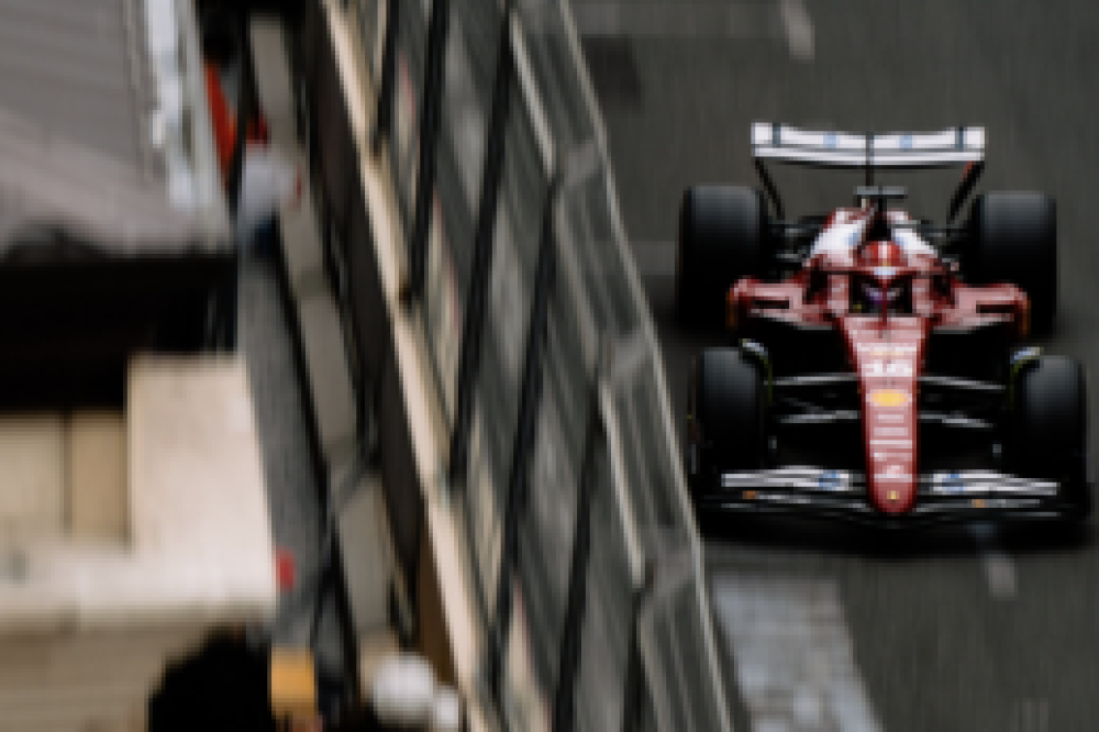 Leclerc critique Hamilton après une manœuvre controversée à Bakou