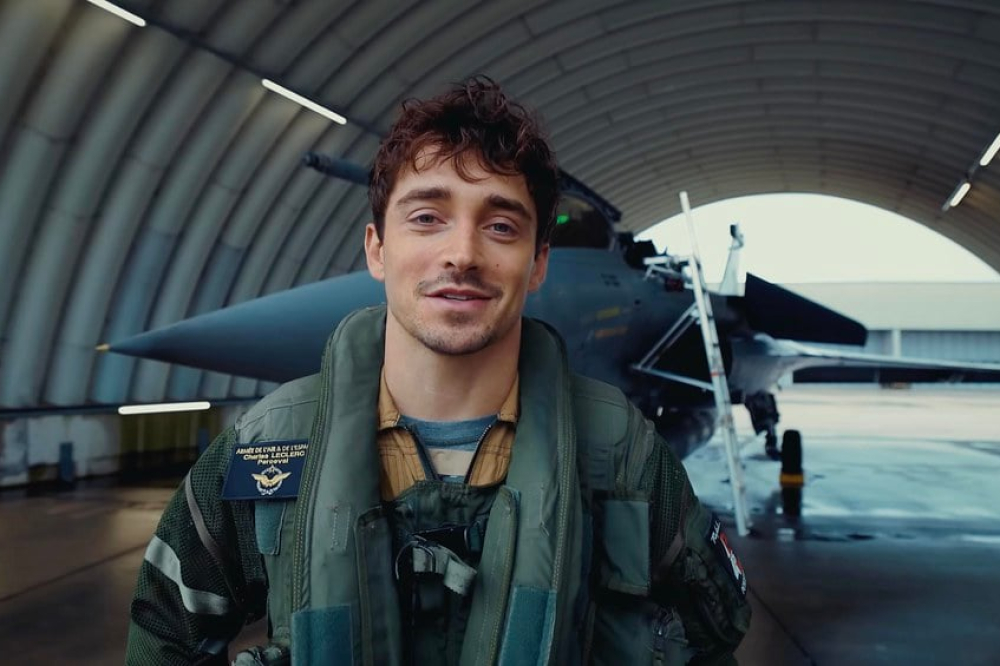 Quand Charles Leclerc détourne un vol, Carlos Sainz se venge au volant