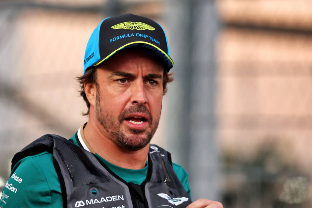 Fernando Alonso explose à la radio contre Hamilton : 