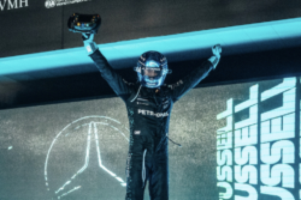 Toto Wolff encense George Russell après sa victoire à Singapour : « Il a été formidable cette année »