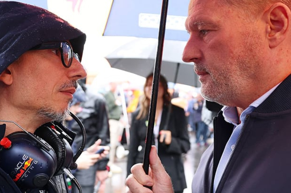 Jos Verstappen égratigne Horner : “Tout le monde rit à nouveau”
