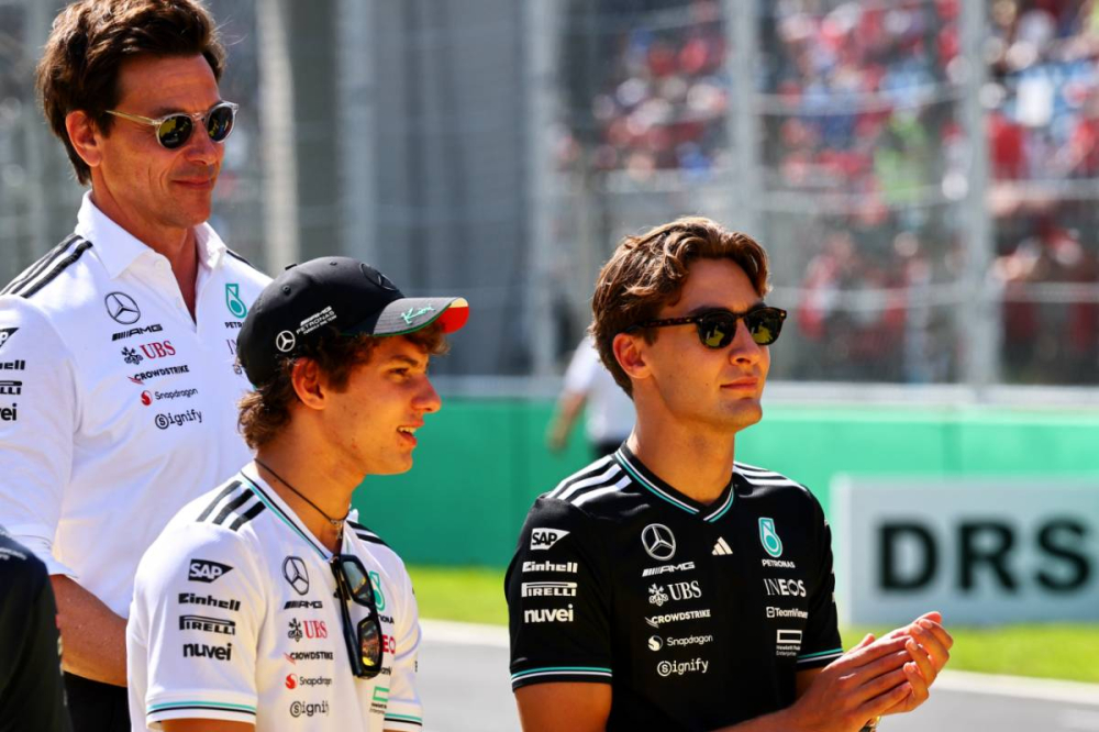 Tensions chez Mercedes ? Ralf Schumacher évoque un malaise entre George Russell et Toto Wolff