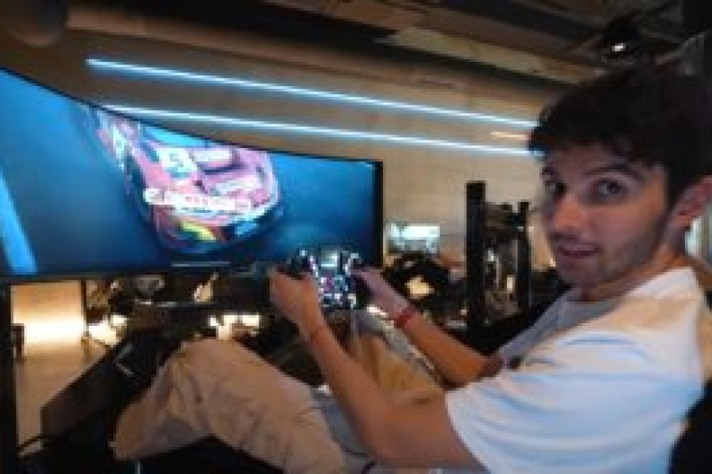 Vidéo – Esteban Ocon affronte Squeezie et les influenceurs du GP Explorer 3