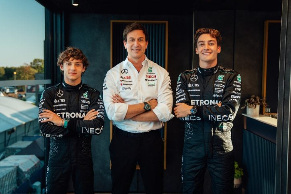 Mercedes confirme Russell et Antonelli pour 2026, mais pas au-delà...