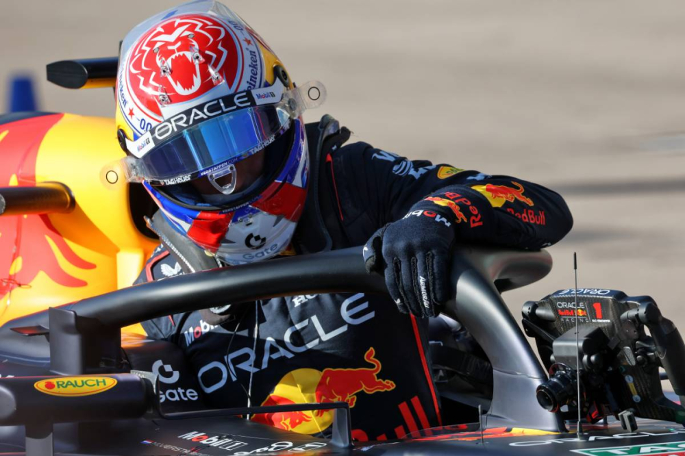Max Verstappen frôle la catastrophe à Austin avant une pole magistrale sous les rafales