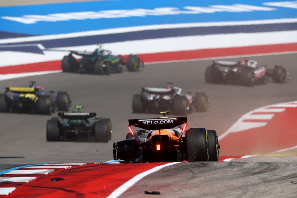 Brown rétropédale et dédouane Hülkenberg après l'accrochage avec Piastri