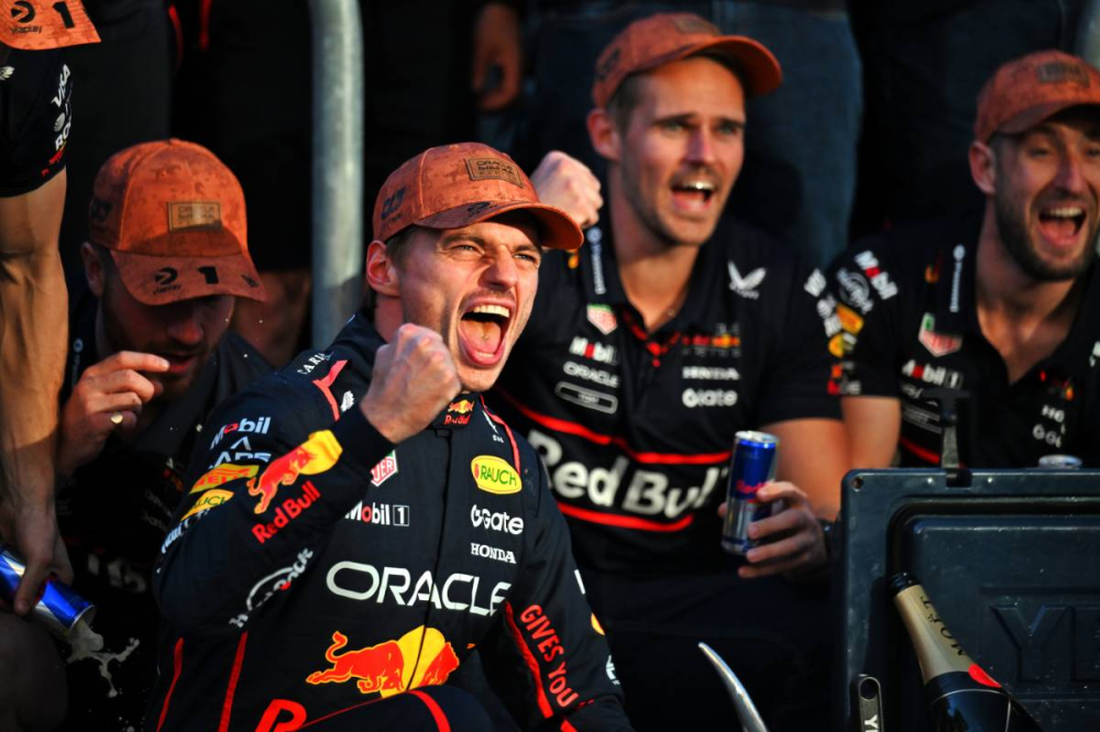 Max Verstappen relance la course au titre et met la pression sur McLaren
