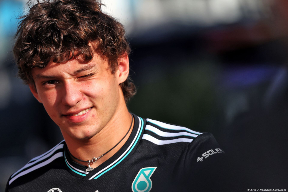 Antonelli a 'changé d'approche' après 'une longue réunion' avec Mercedes F1