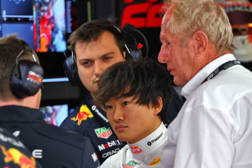 Yuki Tsunoda toujours en lice alors que la décision est repoussée par Helmut Marko
