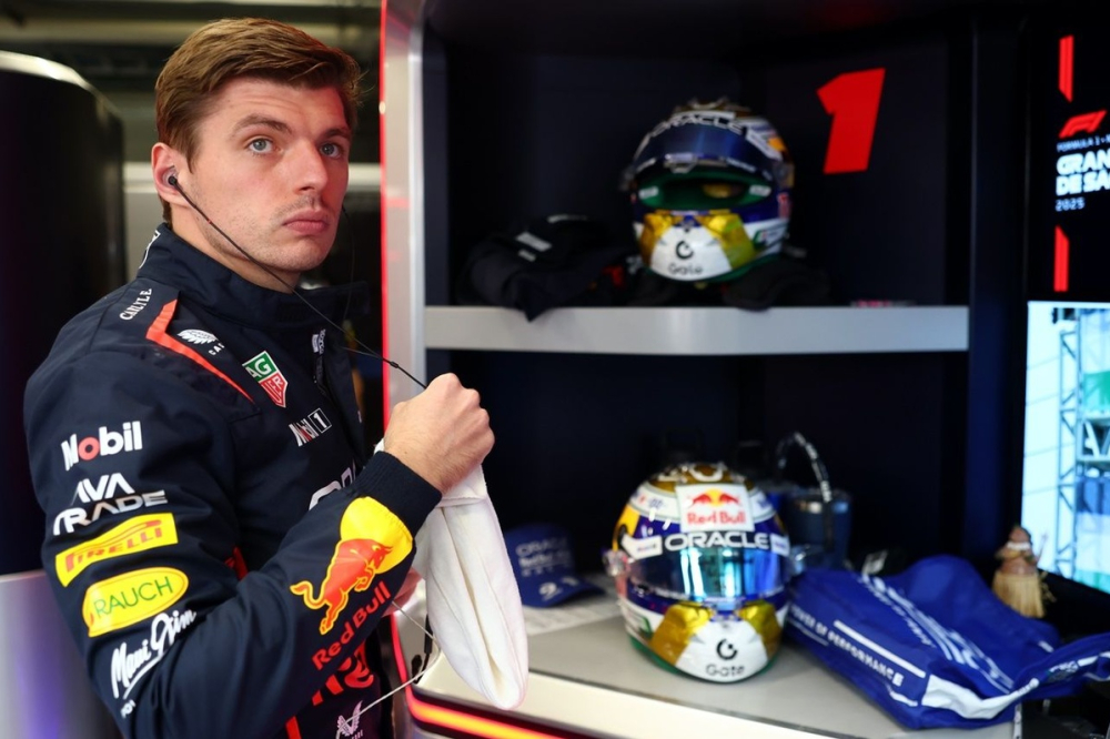 Verstappen ne rejette pas l'idée des deux arrêts obligatoires