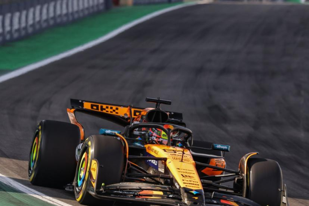Oscar Piastri part encore à la faute sur la course sprint du GP du Brésil
