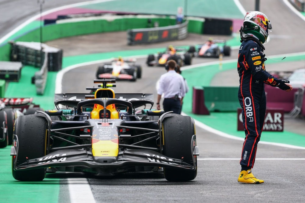 Verstappen éliminé en Q1 : Mekies assume les risques pris par Red Bull