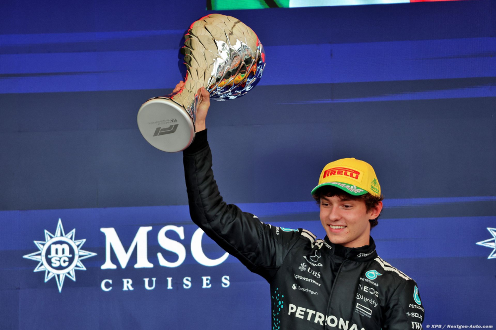Mercedes F1 : Wolff est 'fier' de ses pilotes pour leur ténacité en fin de course