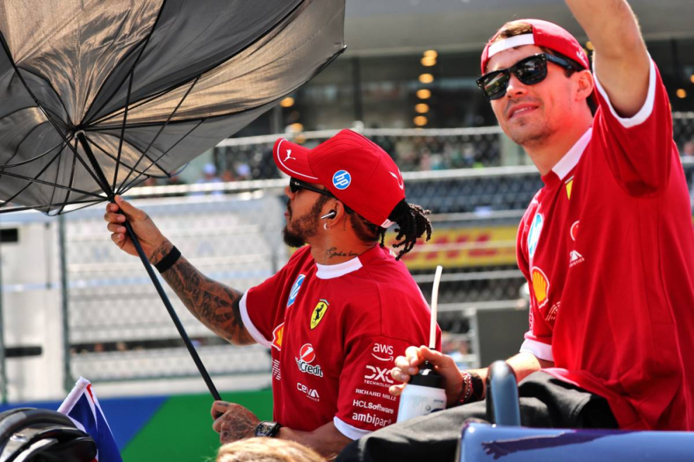 Ferrari en crise : Hamilton et Leclerc répondent sèchement aux critiques de leur président