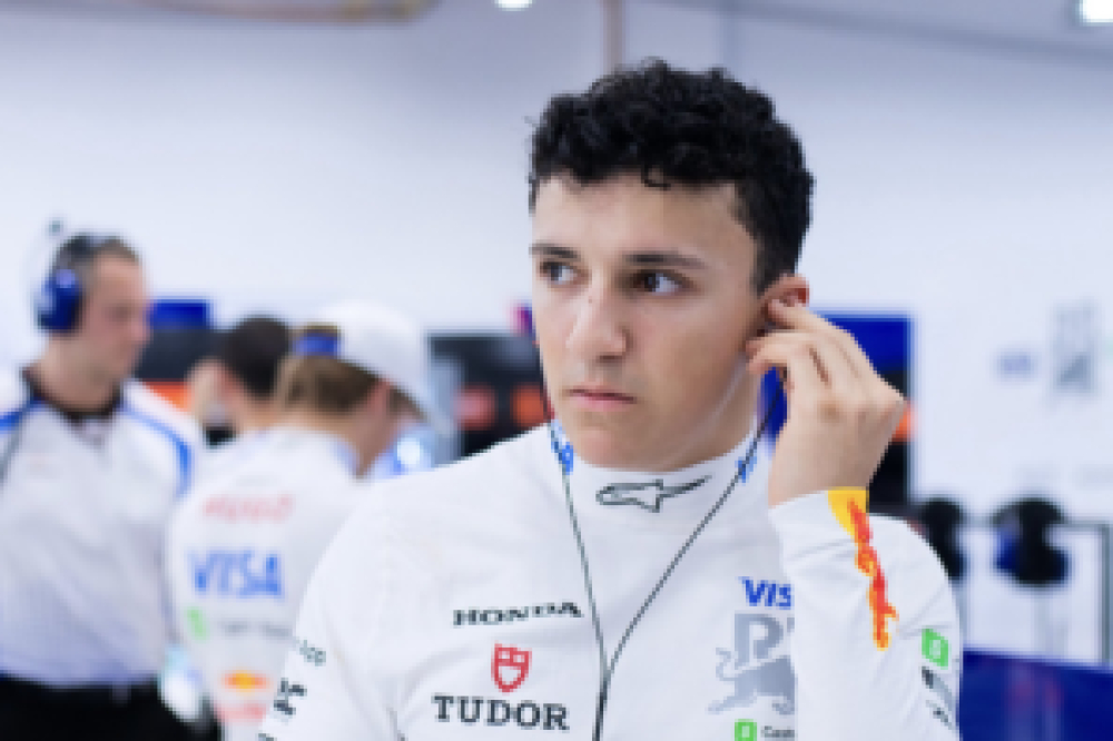 Hadjar admet une erreur après avoir tenté une manœuvre risquée face à Lawson à Interlagos