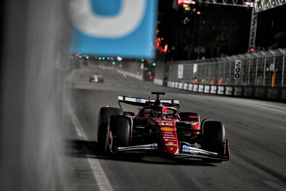 Charles Leclerc frappe fort sous les néons de Vegas lors des EL1