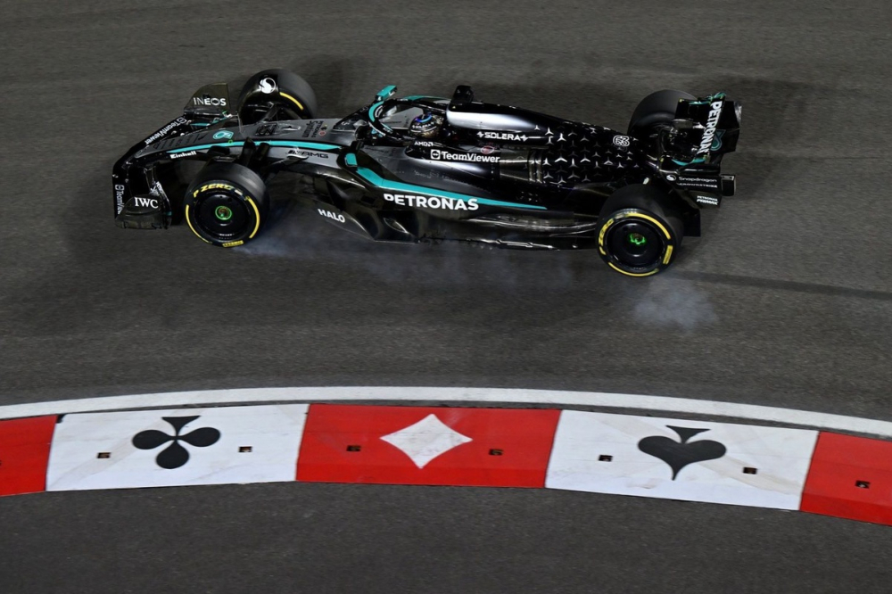 Russell : Mercedes doit 