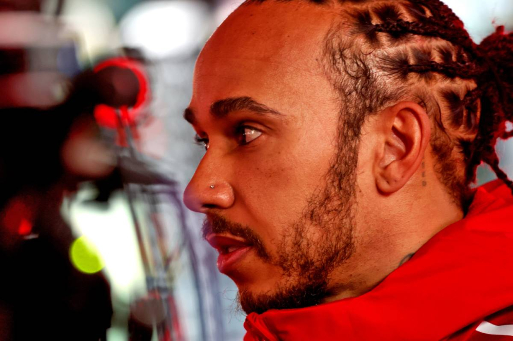 La claque publique du président de Ferrari laisse Lewis Hamilton stupéfait