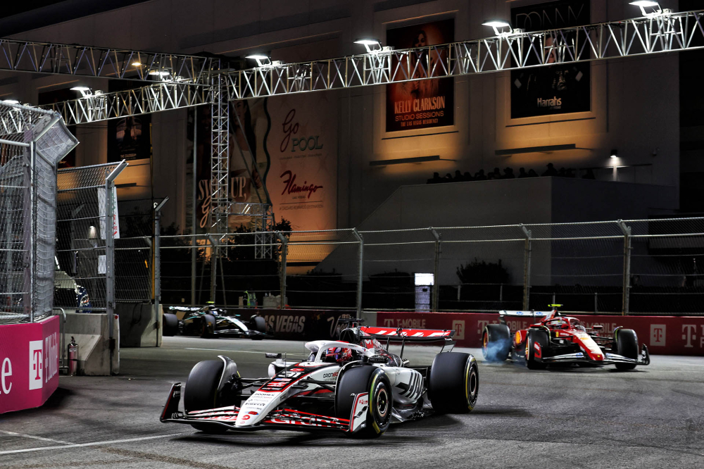 Haas F1 a 'manqué de vitesse' mais arrache 3 points sur tapis vert à Las Vegas