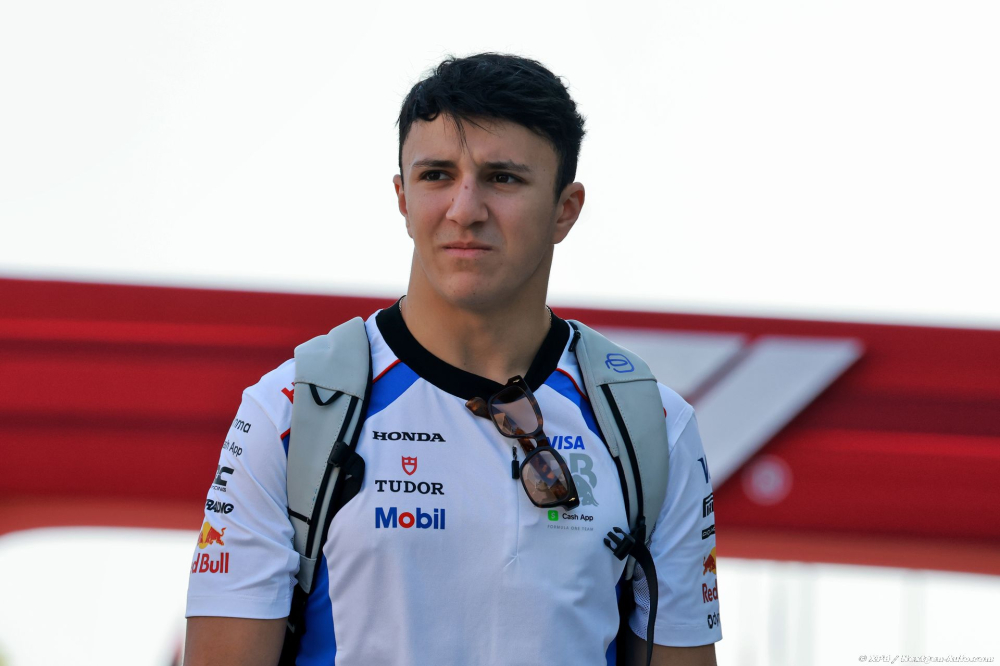 Hadjar : il est 'impossible' de battre Verstappen dans la même F1... 'pour l'instant'