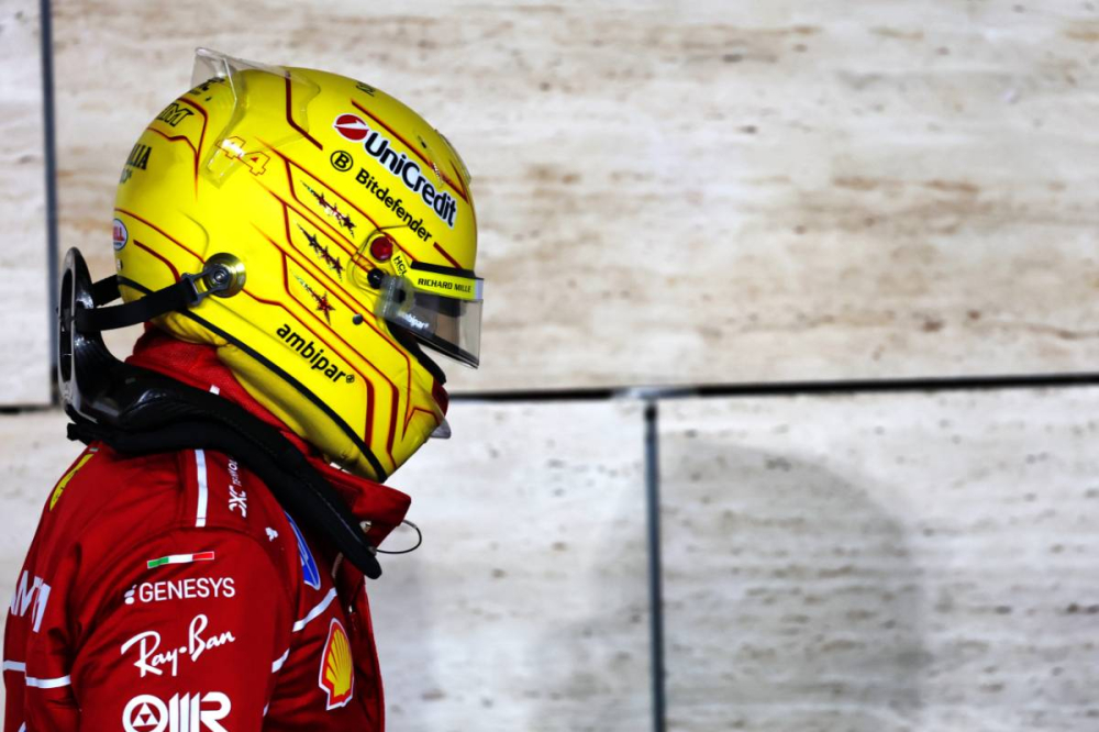 Lewis Hamilton pris au piège : Ferrari complètement à la dérive au Qatar