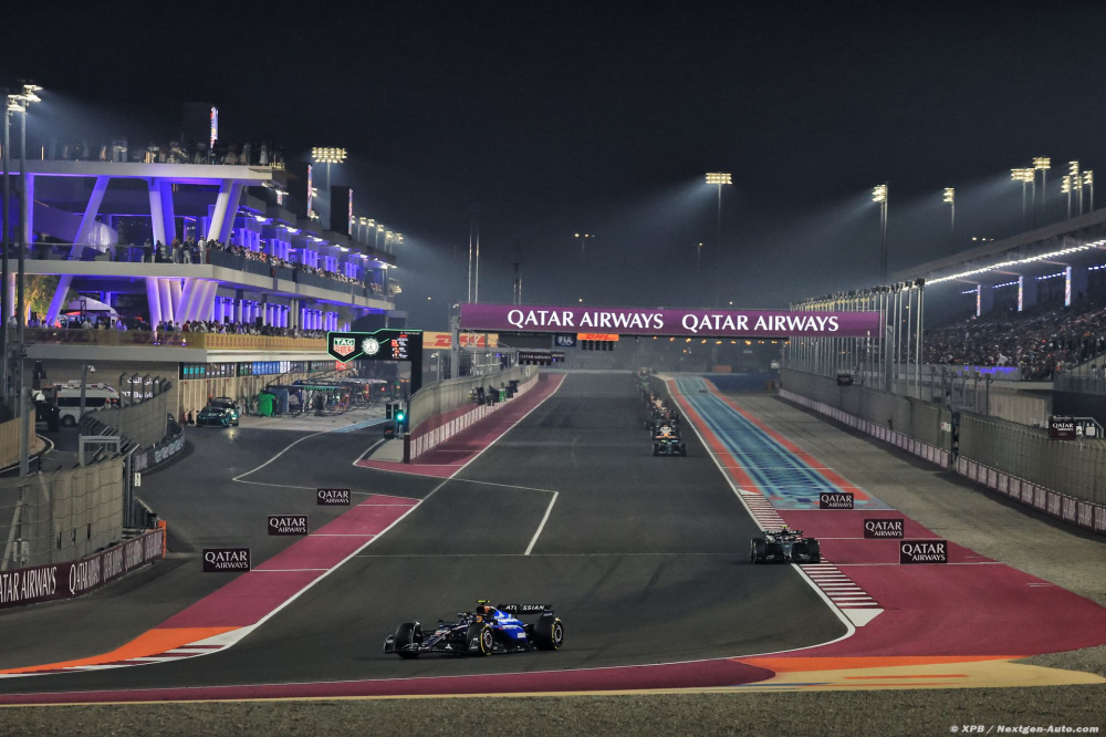 Sainz 'ne pourrait pas être plus heureux' après un podium au Qatar