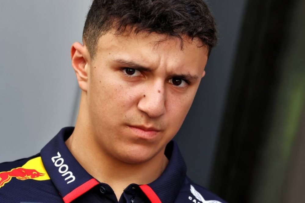 Isack Hadjar propulsé chez Red Bull : le Français impatient d’apprendre aux côtés de Verstappen