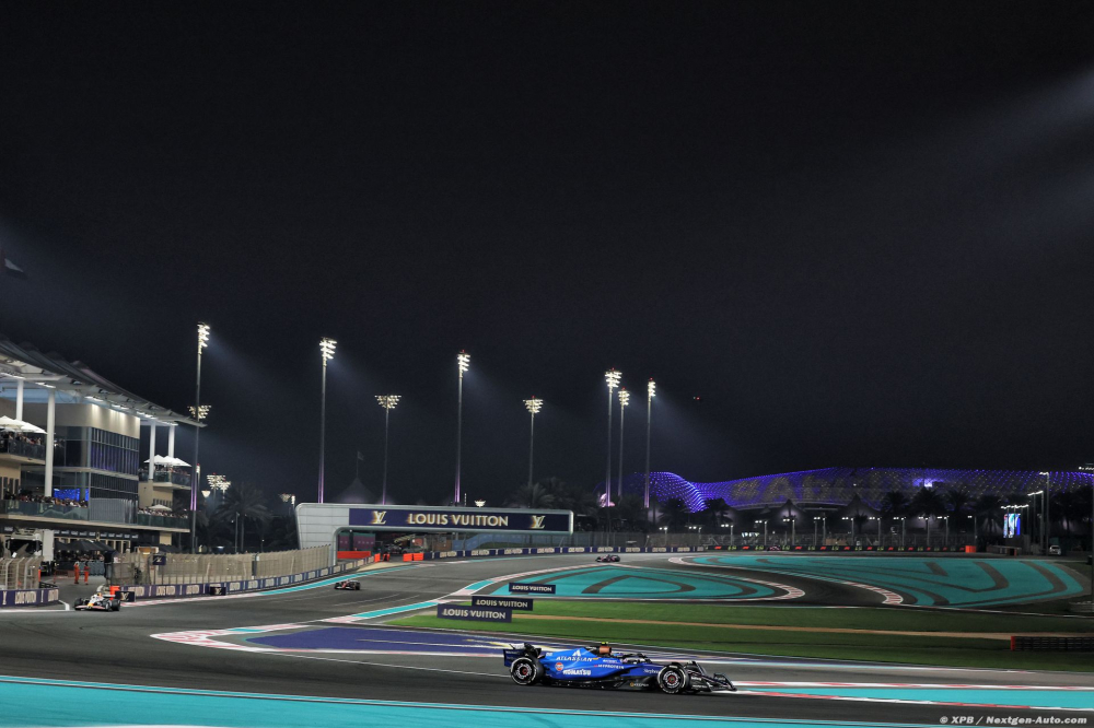 Sainz est 'incroyablement heureux' de voir Williams F1 atteindre ses objectifs