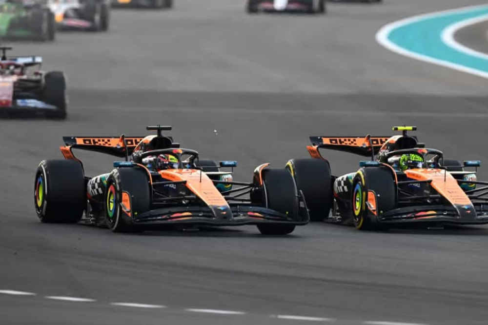 La tactique de McLaren a payé : Red Bull pris au piège, Verstappen impuissant à deux contre un