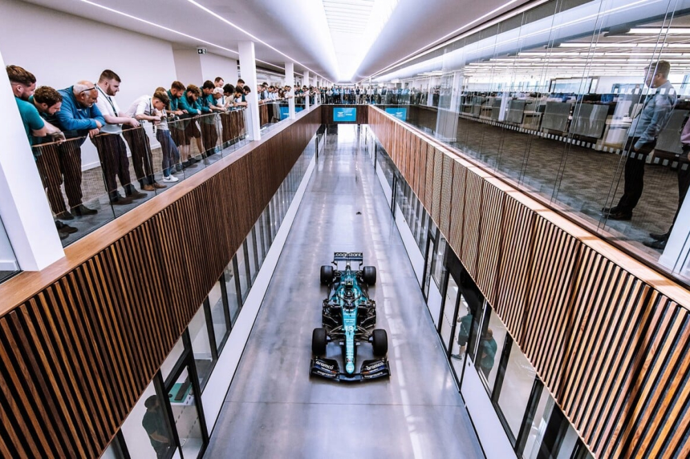Aston Martin à la croisée des chemins, mais toujours bien présente en Formule 1