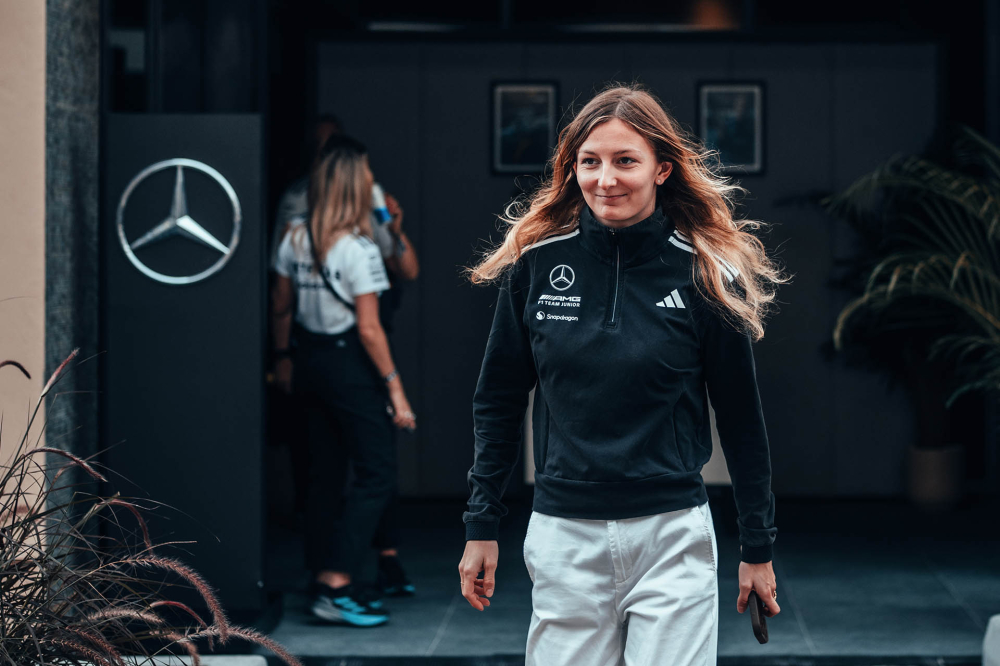 Doriane Pin dans le simulateur Mercedes avant un possible test en F1