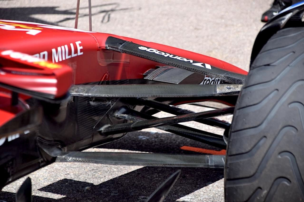 Ferrari disposerait d’une suspension avant intelligente pour 2026, capable de se déformer
