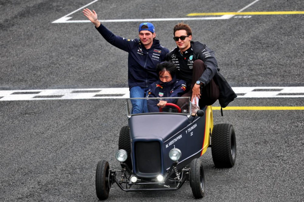 George Russell balaie la menace Verstappen : 